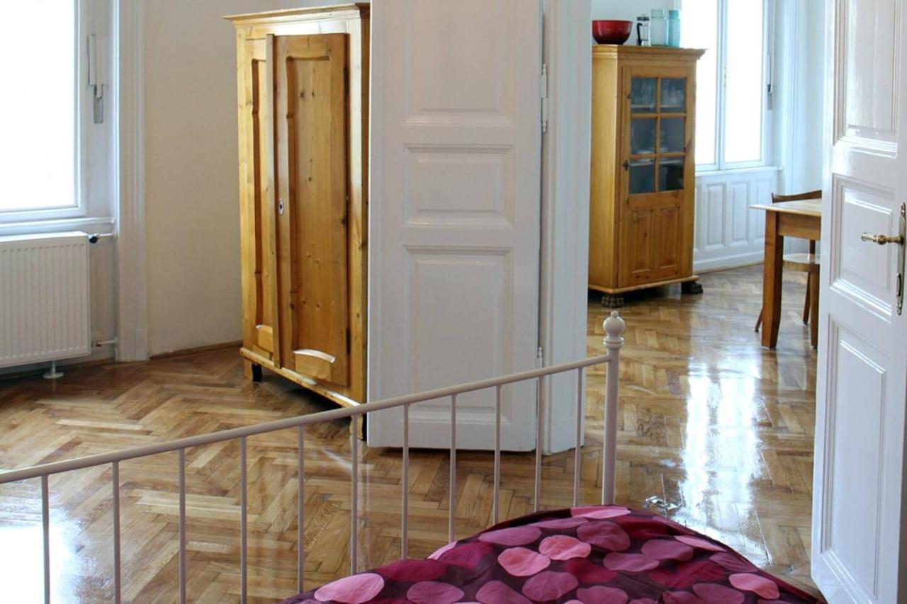 Krakow Stag Weekend Apartaments Sauna Snooker Pax 24 Krakau